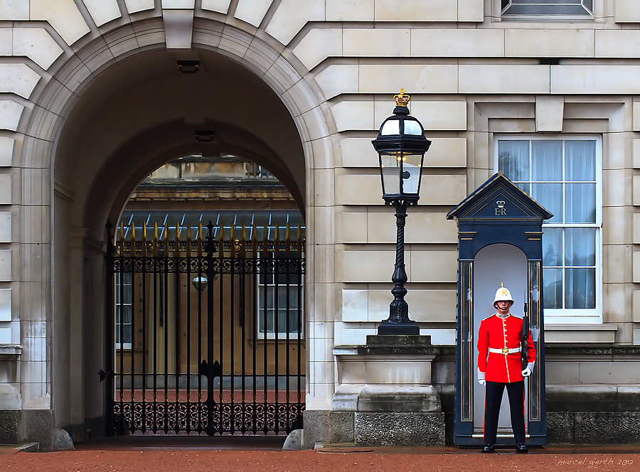 Royal Gibraltar Regiment vor dem Buckingham Palast